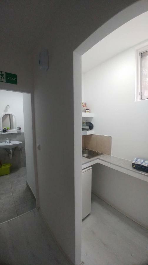 Apartment Divlji Raj Belgrado Buitenkant foto